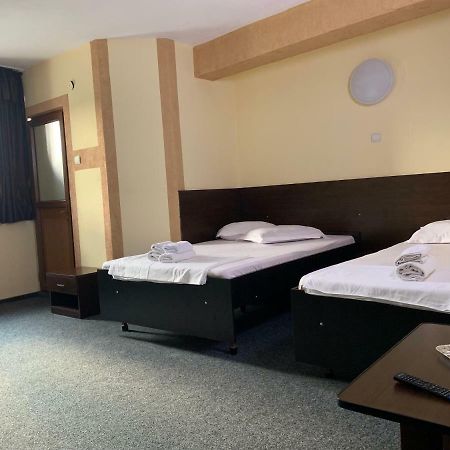 Hotel Monte Carlo Pitesti Ngoại thất bức ảnh