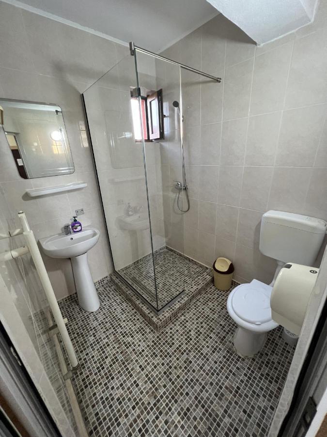 Hotel Monte Carlo Pitesti Ngoại thất bức ảnh
