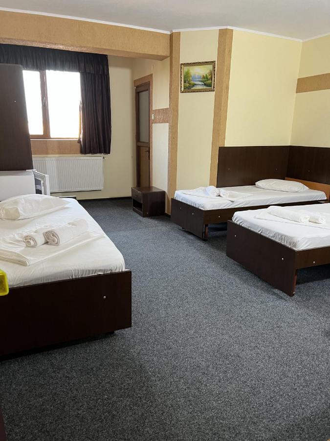 Hotel Monte Carlo Pitesti Ngoại thất bức ảnh