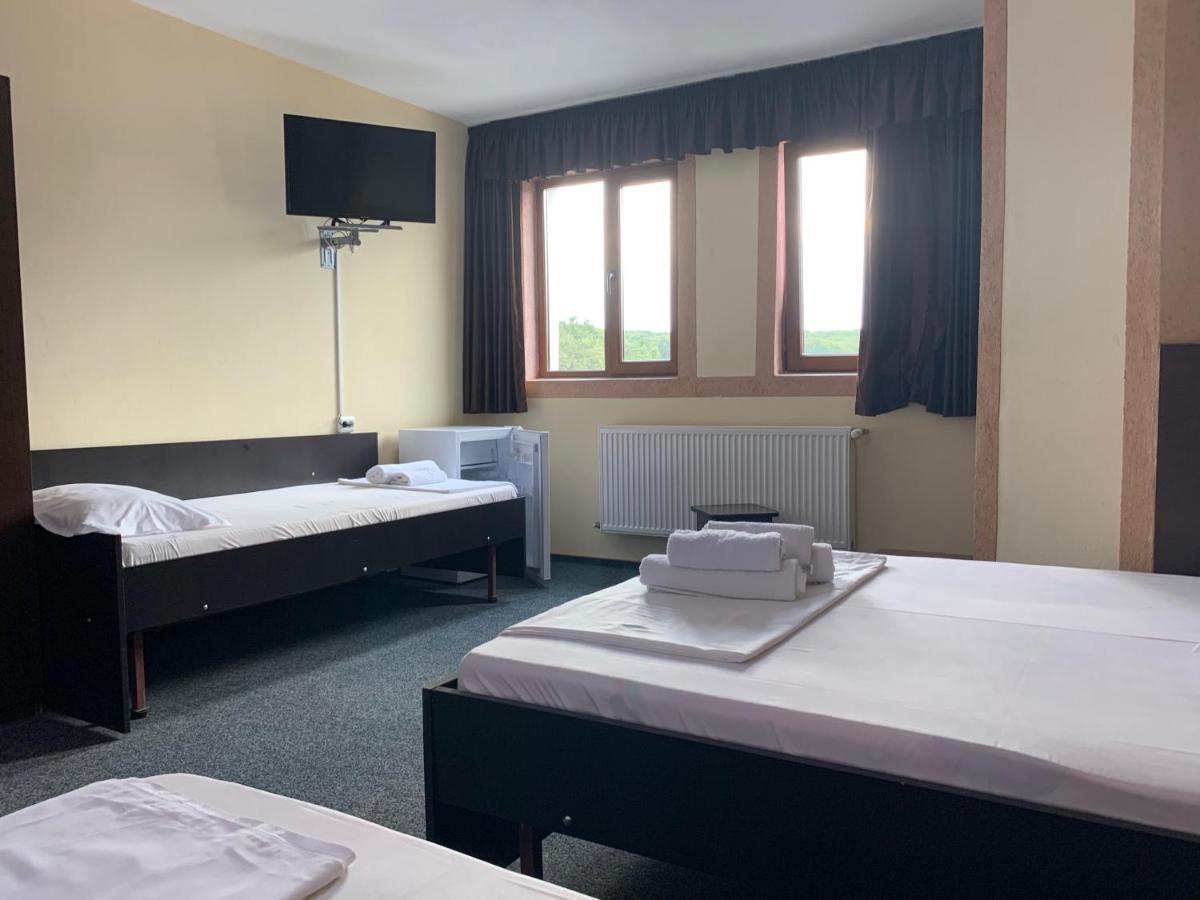 Hotel Monte Carlo Pitesti Ngoại thất bức ảnh